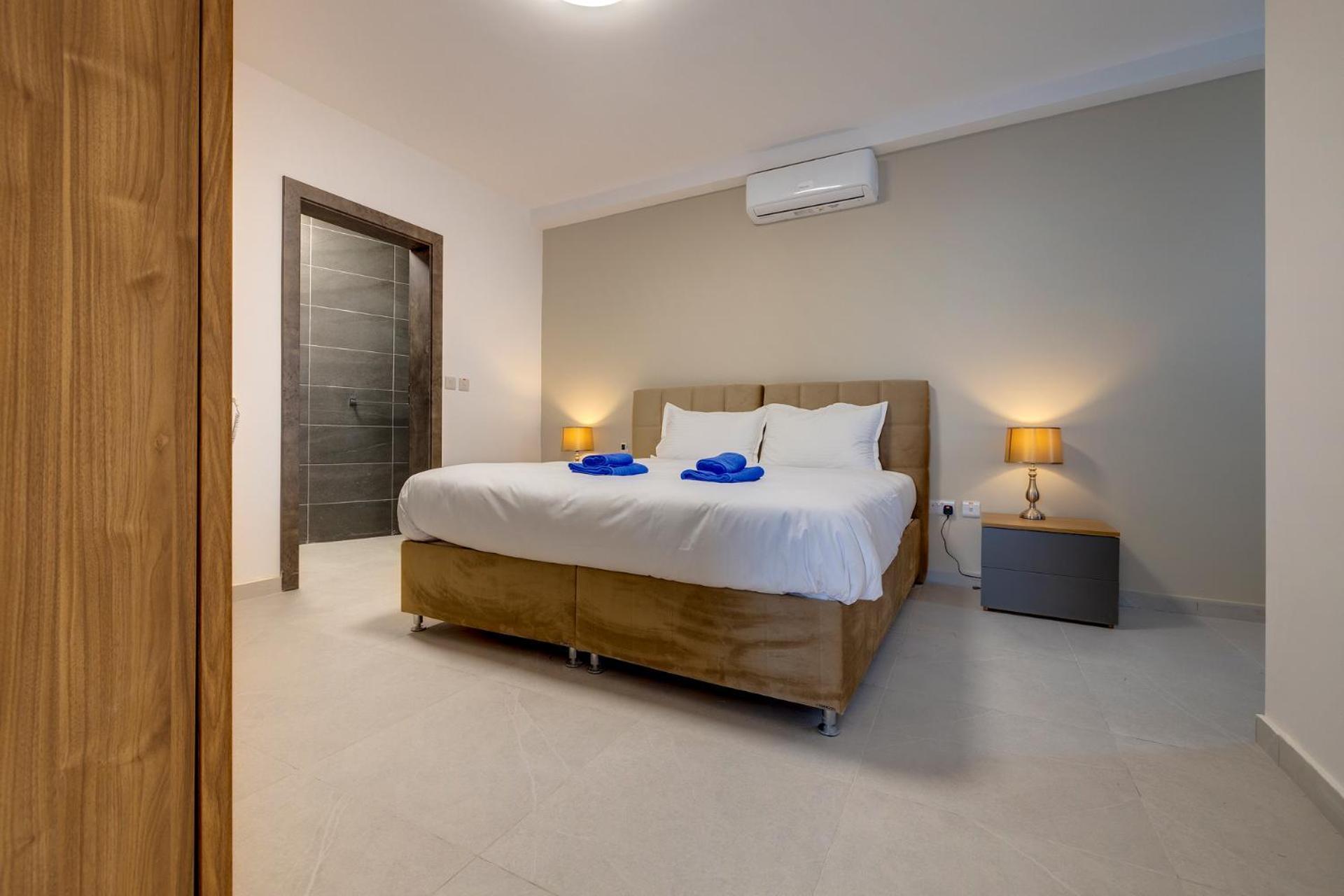 Wave Crest Holiday Apartments St. Paul's Bay Exteriör bild