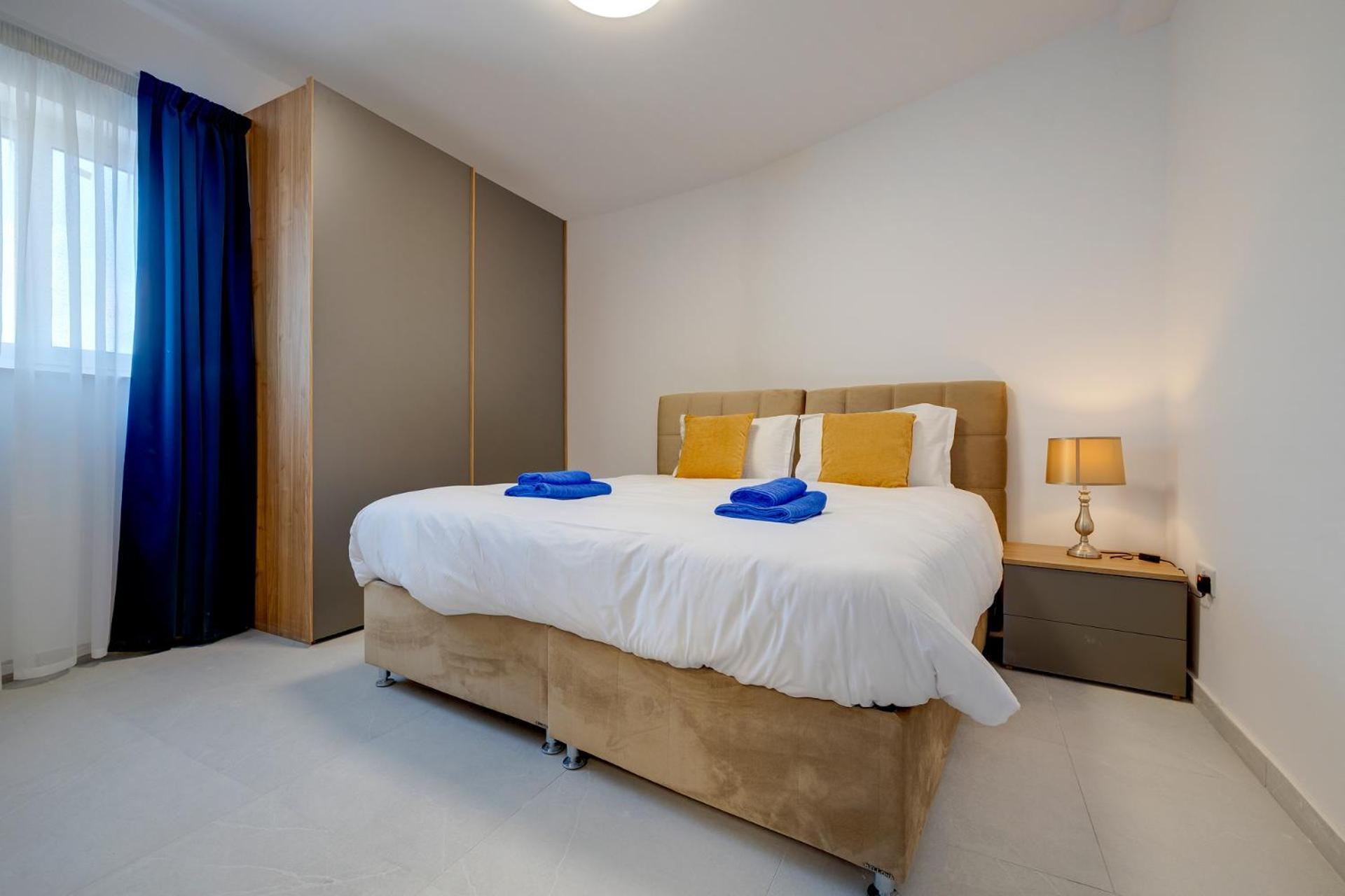 Wave Crest Holiday Apartments St. Paul's Bay Exteriör bild
