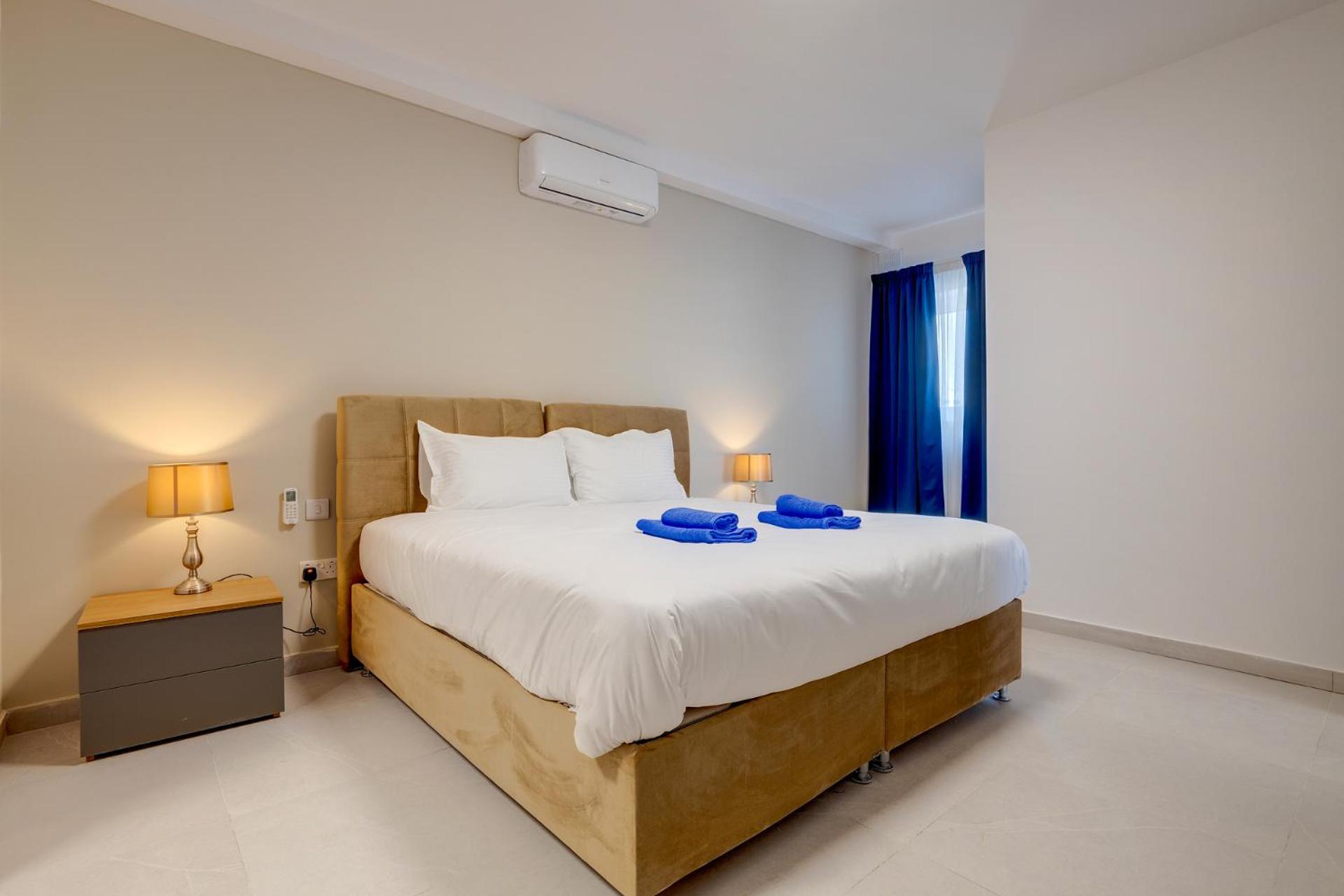 Wave Crest Holiday Apartments St. Paul's Bay Exteriör bild