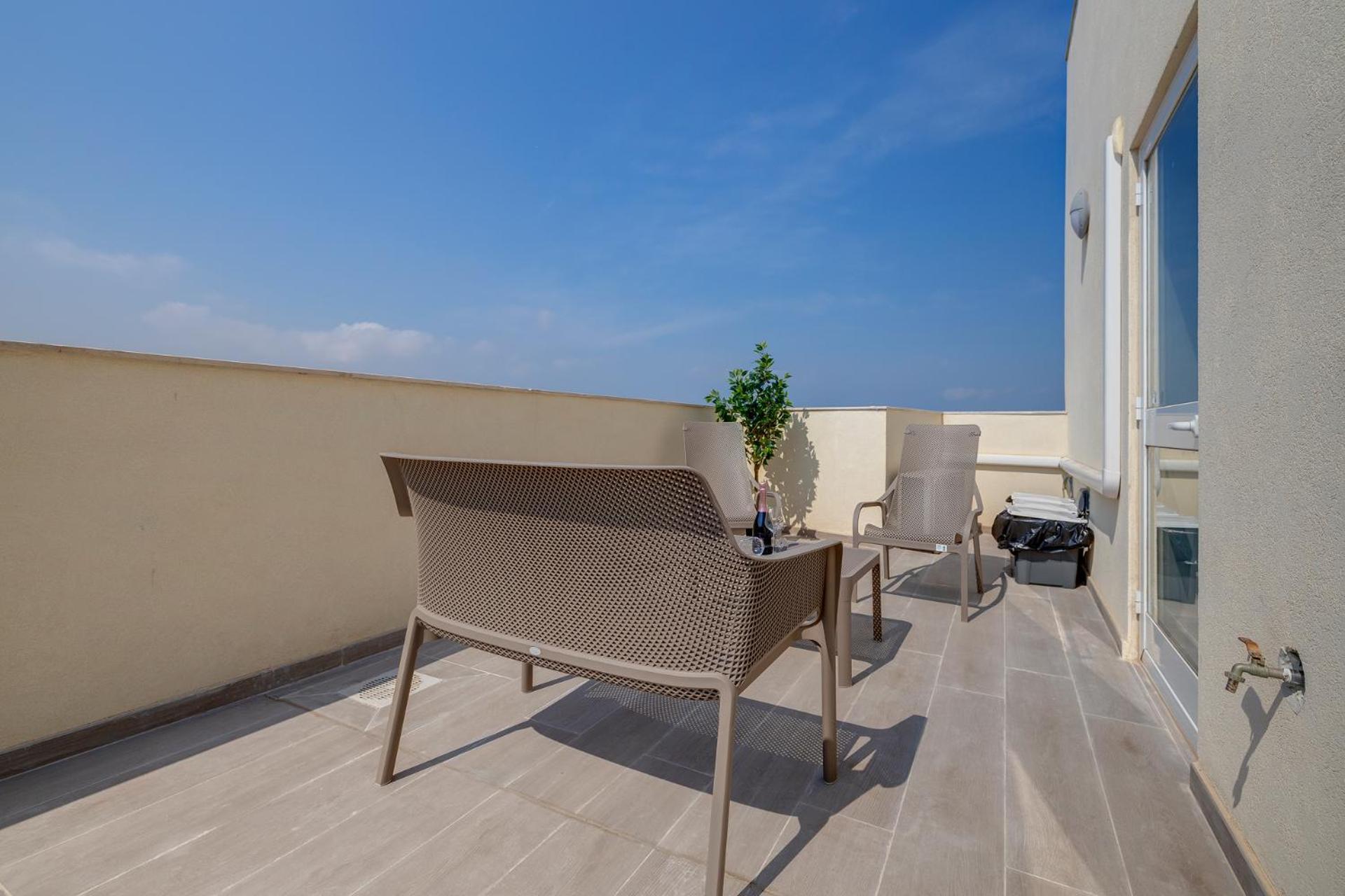 Wave Crest Holiday Apartments St. Paul's Bay Exteriör bild